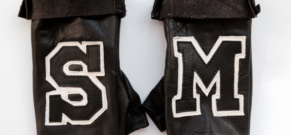 Mitts SM , vintage leather . Mitaines SM en cuir vintage 